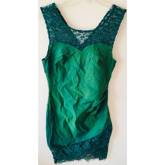❤️NWT Unique & Classic lace green iridescent dress size medium - Picture 3 of 7